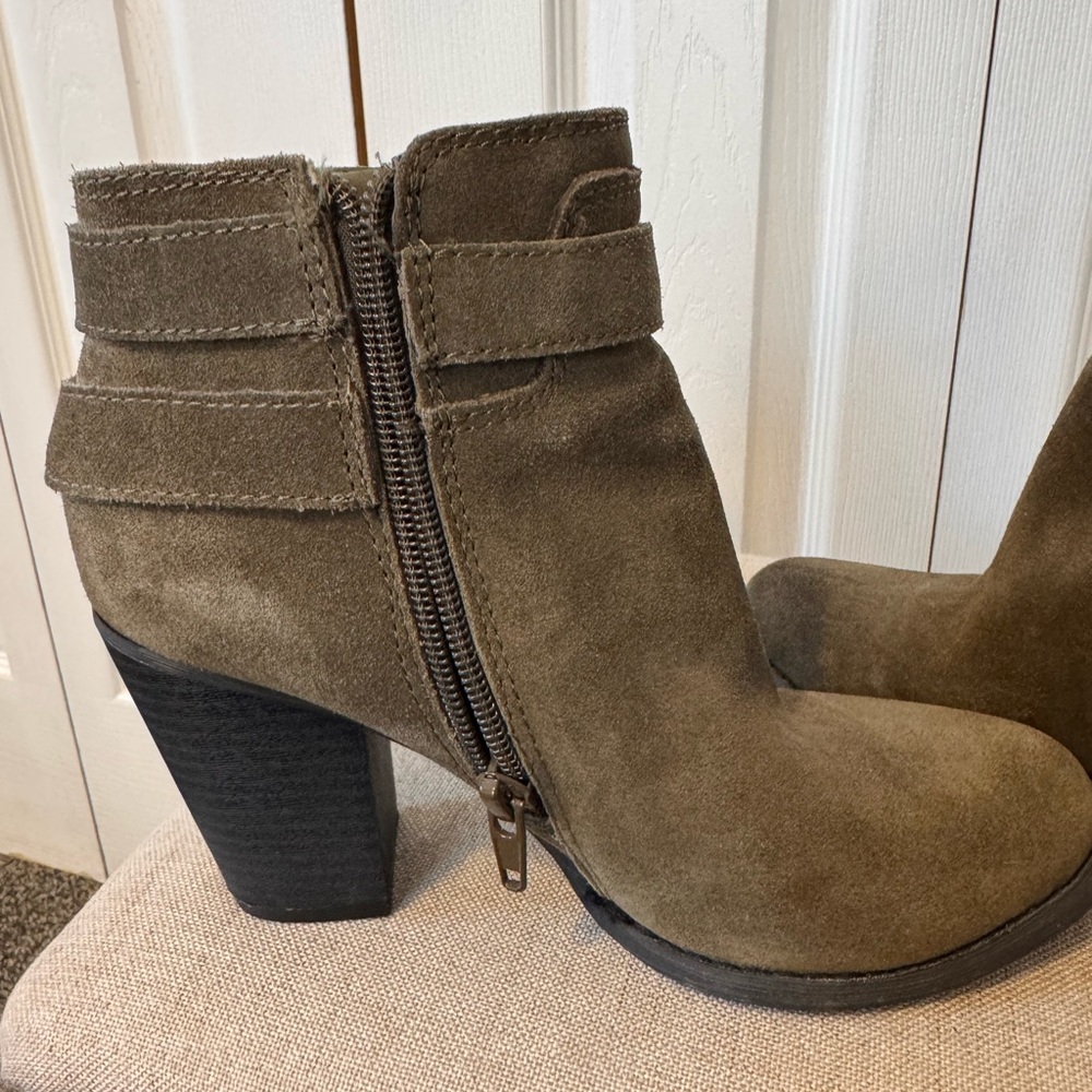 GUESS Women's Army Olive Green Ankle Boots Size 5.5 with Gold Accent Zippers - Picture 9 of 16